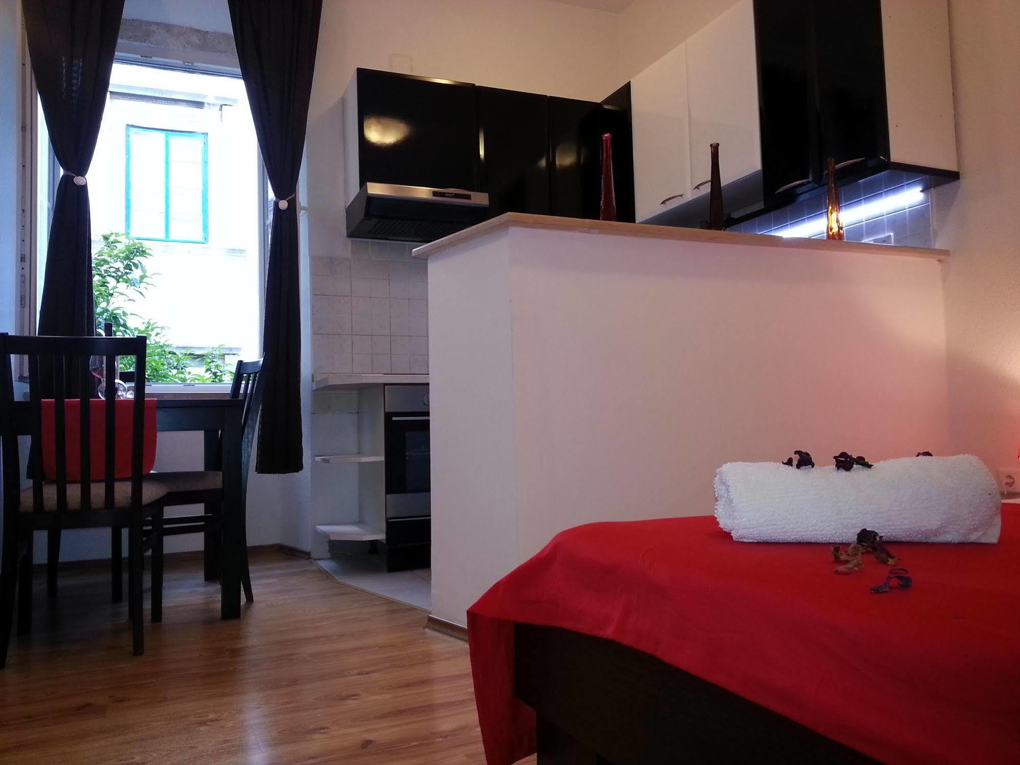 Rooms Eden Old Town Дубровник Екстер'єр фото